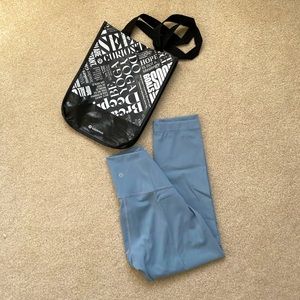 LIKE NEW Lululemon Chambray Wunder Under 21”